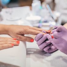 The Guide to Choosing the Right Manicure Tools and Equipment