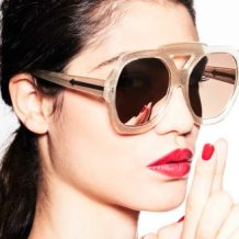 Way to Match Your Lipstick to Your Sunglasses: The Perfect Combo for a Summer Day